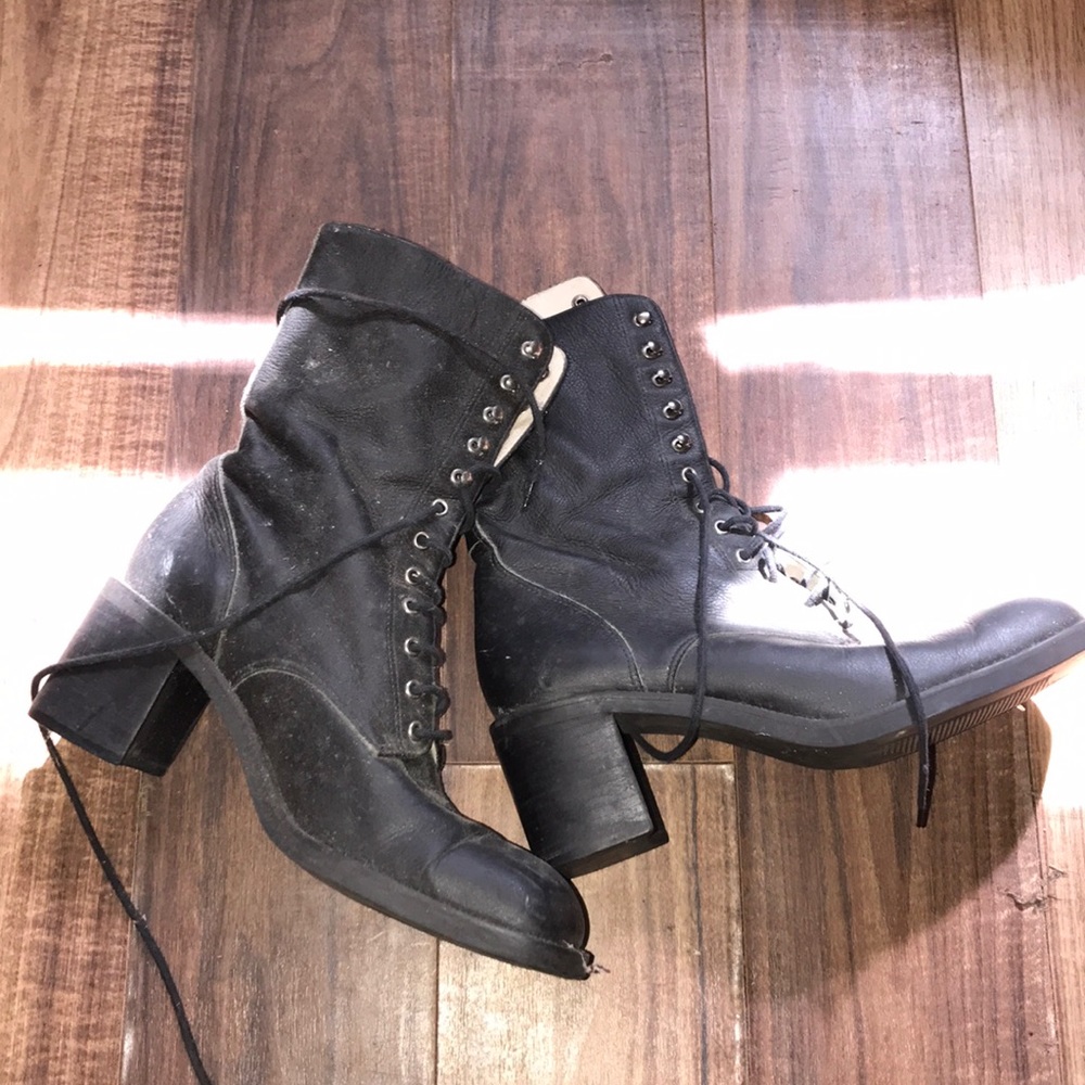Black heel boots